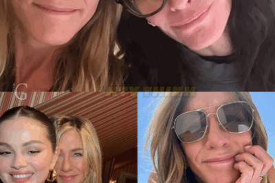 Jennifer Aniston LOOKS