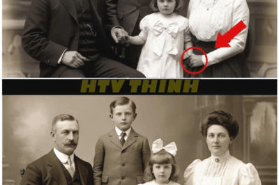 🦊 “INNOCENT AT FIRST GLANCE — THEN CHILLING: This 1914 Family Photo HIDES a DARK SECRET in the Mother’s Hand That Historians REFUSED to Talk About Until Now 😱🖼️”