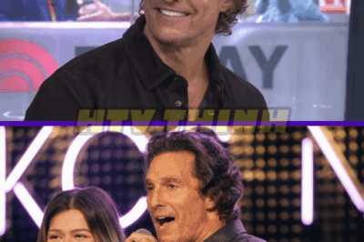 Matthew McConaughey & Kelly Clarkson Impromptu Jam Session!
