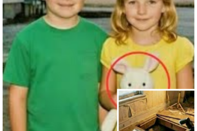 🏚️ TWO SIBLINGS WALKED OUT THE DOOR IN 1998 AND WERE NEVER SEEN AGAIN — 20 YEARS LATER A DEMOLITION CREW’S WRECKING BALL CRACKED OPEN A SECRET THE HOUSE HAD BEEN HIDING ALL ALONG 🔨 What started as a routine teardown turned into a full-blown nightmare when workers uncovered something no one expected beneath the rotting floors, sending veteran cops pale, neighbors whispering, and an old missing-persons case screaming back to life like the walls themselves had finally decided to confess 👇
