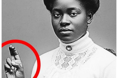 It was just a 1903 studio portrait — until you saw the strange symbols on the woman’s hand