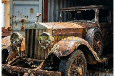 🙊 Secrets of the Deep: Uncovering the Rolls-Royce Mystery Beneath the Waves 🌊🔒  In a high-stakes expedition into the abyss, a team of divers embarks on a perilous journey to recover a sealed Rolls-Royce HP10 container, rumored to hold secrets that could change everything they know about luxury engineering and maritime history. As they descend into the chilling depths of the ocean, the clock ticks ominously, urging them to complete their mission before the unpredictable forces of nature intervene. With each careful maneuver, tension mounts as the team faces unforeseen challenges that threaten not only their mission but their very lives. What dark truths lie within the container, and why was it hidden beneath the waves? As the surface draws nearer, one haunting question remains: will they uncover the mystery, or will the ocean claim its secrets forever? 👇