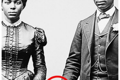 It Was Just a Wedding Photo — Until You Zoom In on the Groom’s Hand
